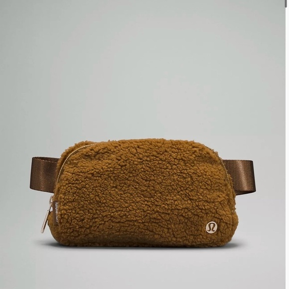 lululemon athletica Handbags - Lululemon Everywhere Fleece Belt Bag